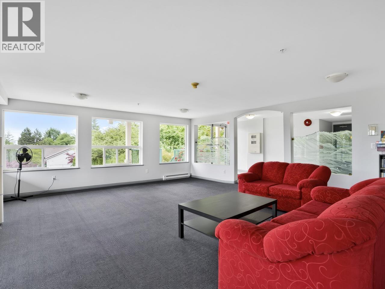 312 121 SHORELINE CIRCLE