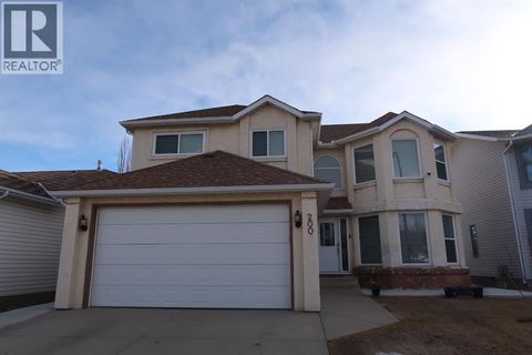 200 Hawkbury Close NW Calgary AB T3G3N2