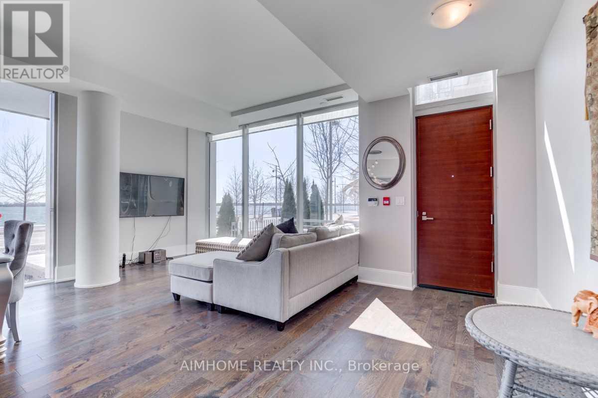 TH 111 - 39 QUEENS QUAY