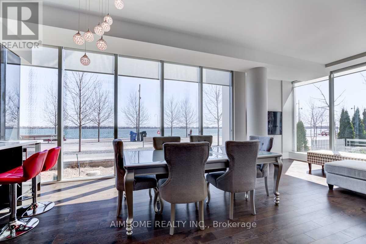 TH 111 - 39 QUEENS QUAY