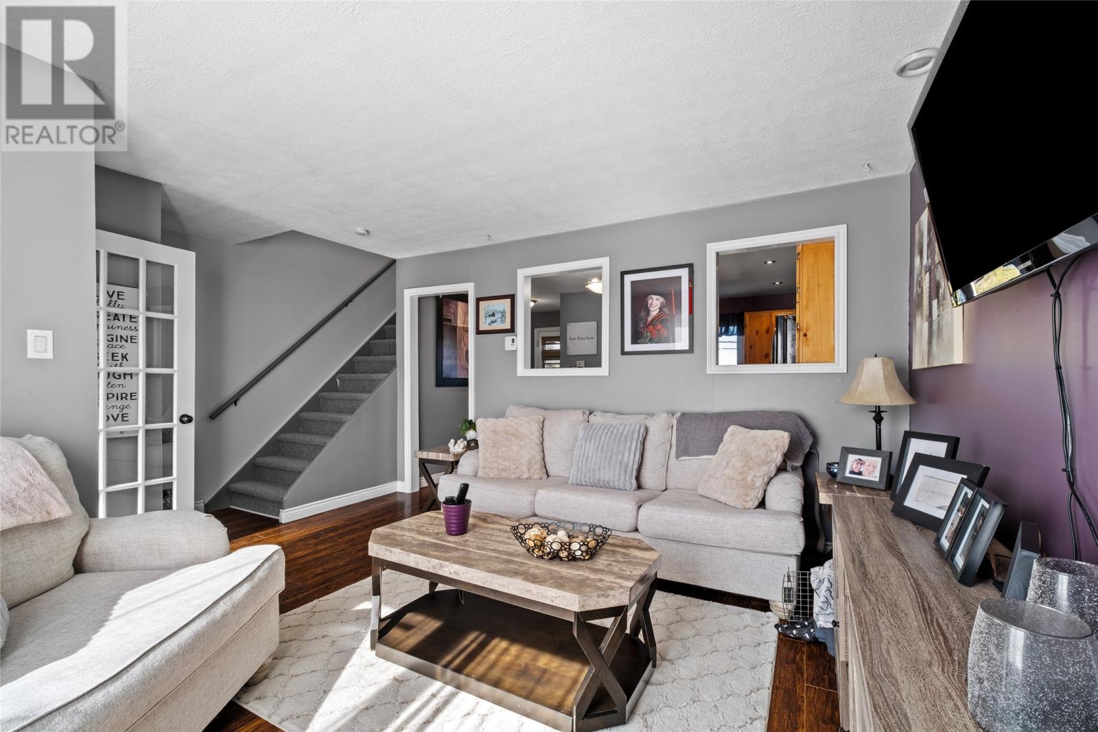 52 Lindbergh Crescent