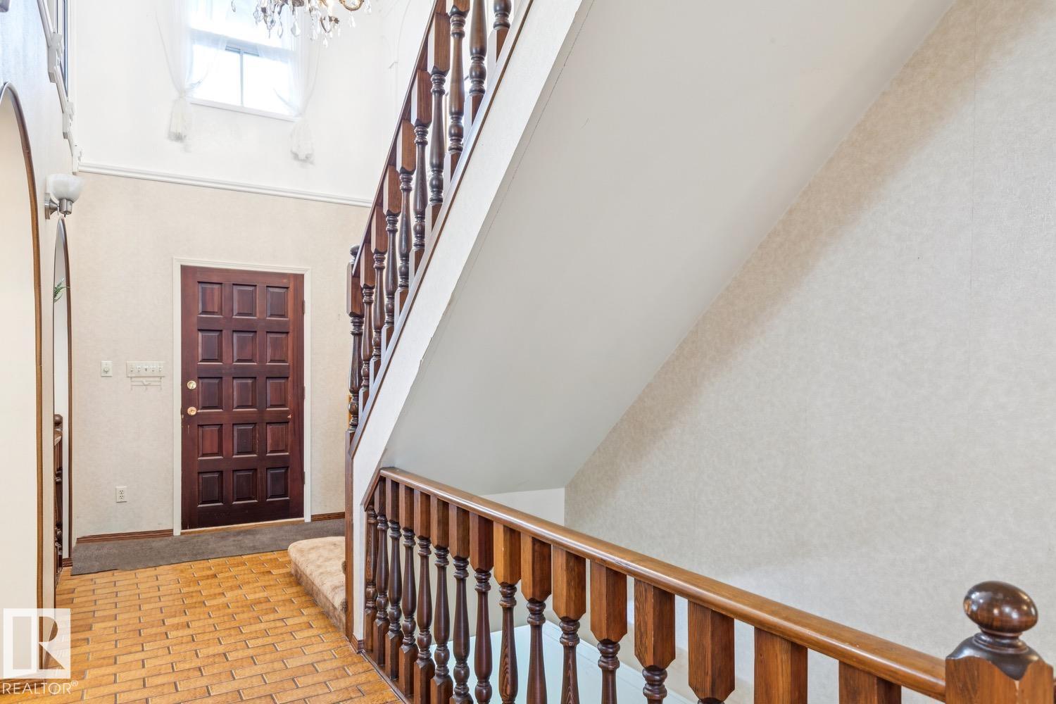11216 21 AV NW