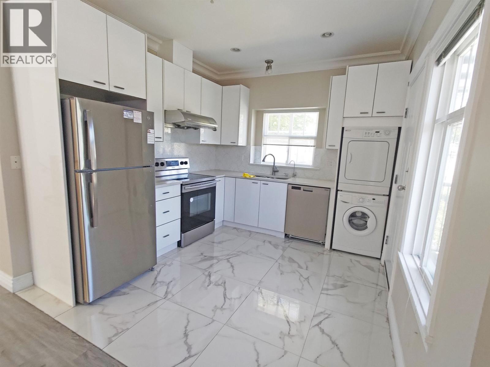 2F 8006 CARTIER STREET