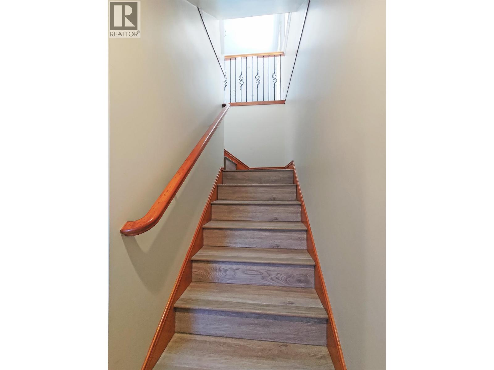 2F 8006 CARTIER STREET
