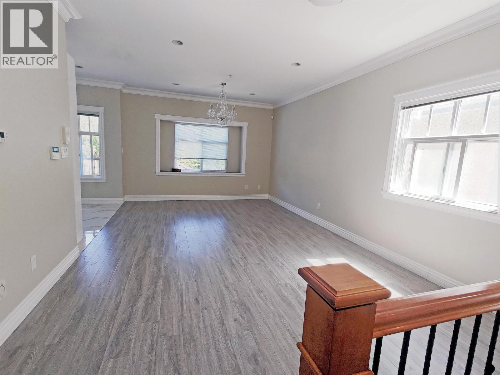 2F 8006 CARTIER STREET