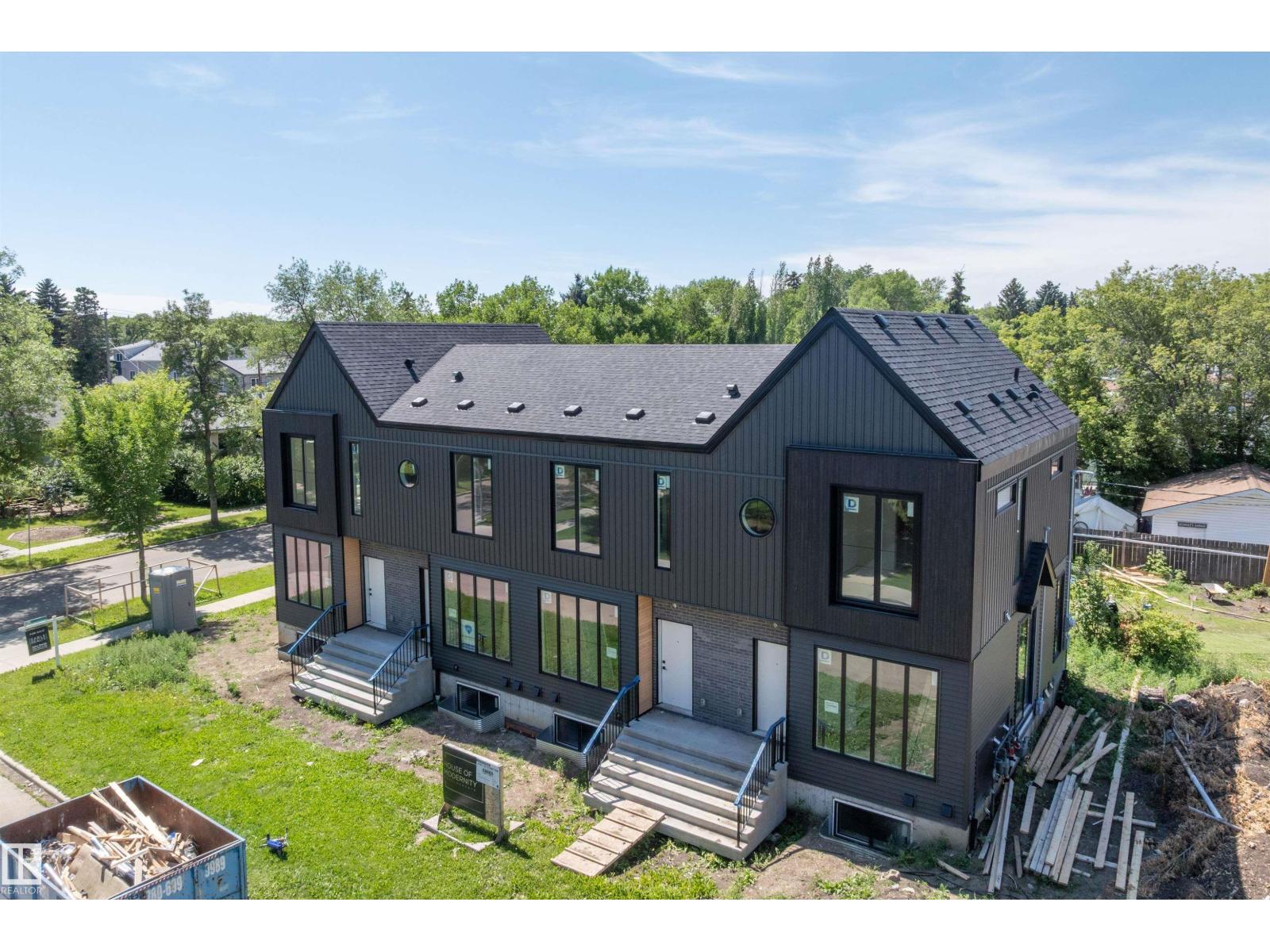 8402 87 ST NW