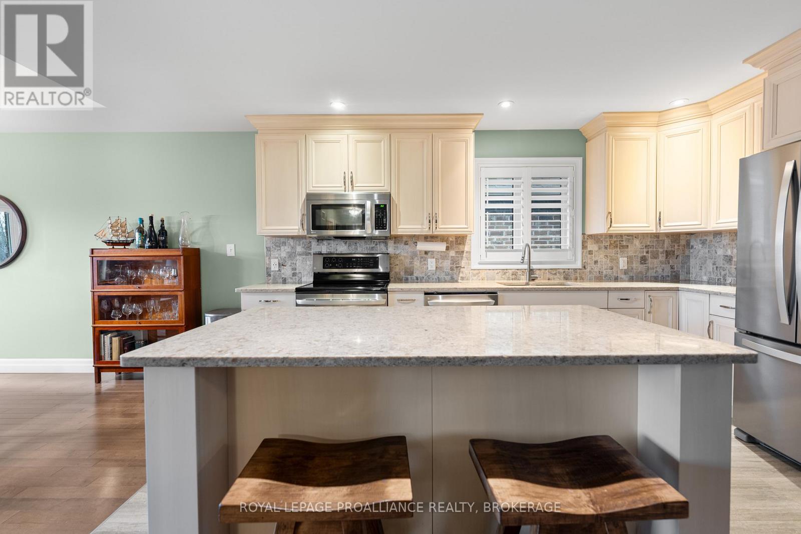 89 HARTWOOD CRESCENT