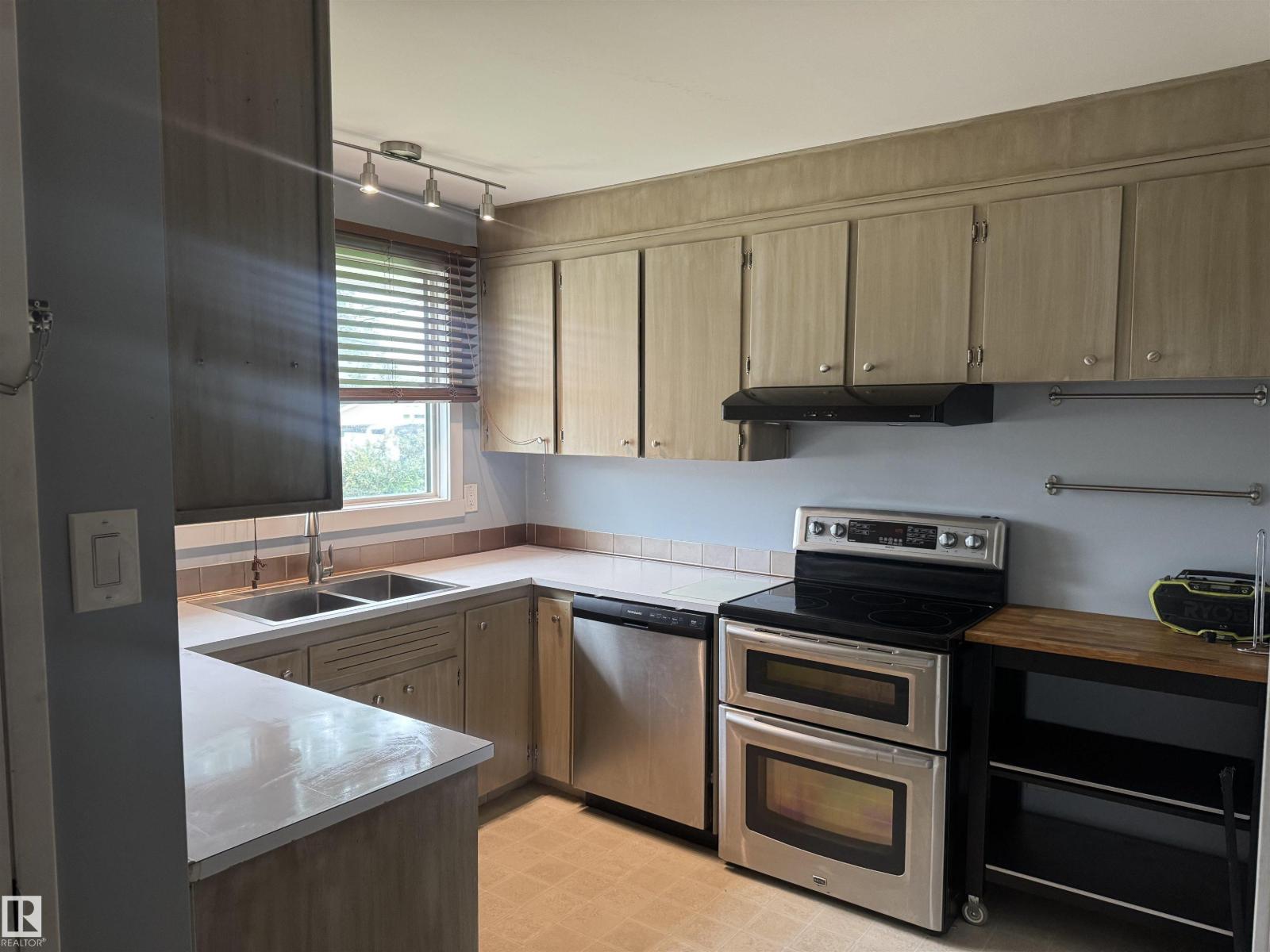 8806 168 ST NW