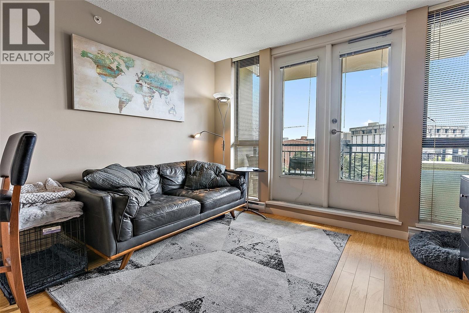 1103 751 Fairfield Rd