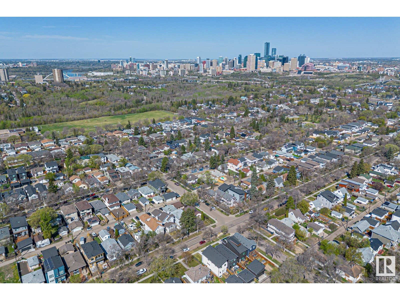 8850 92 ST NW