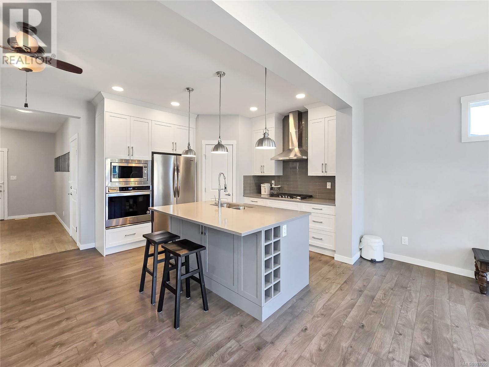 316 Curlew Pl