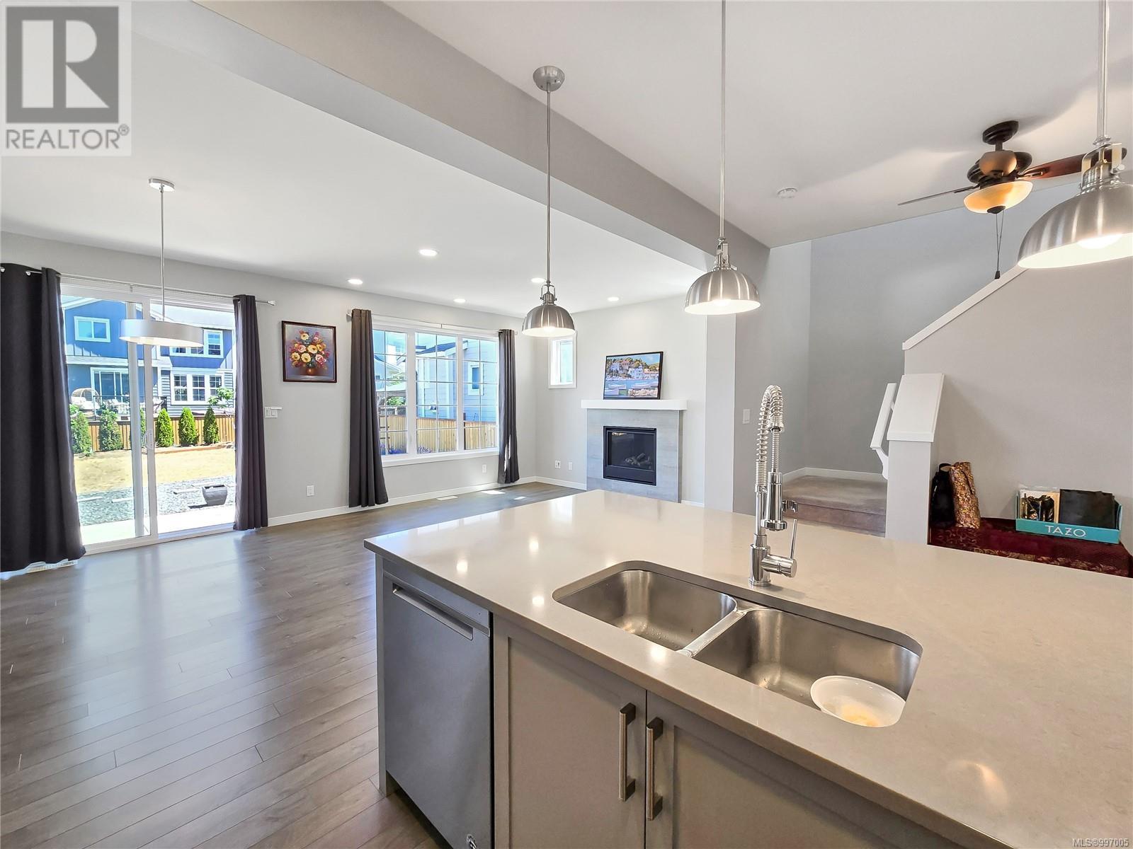 316 Curlew Pl