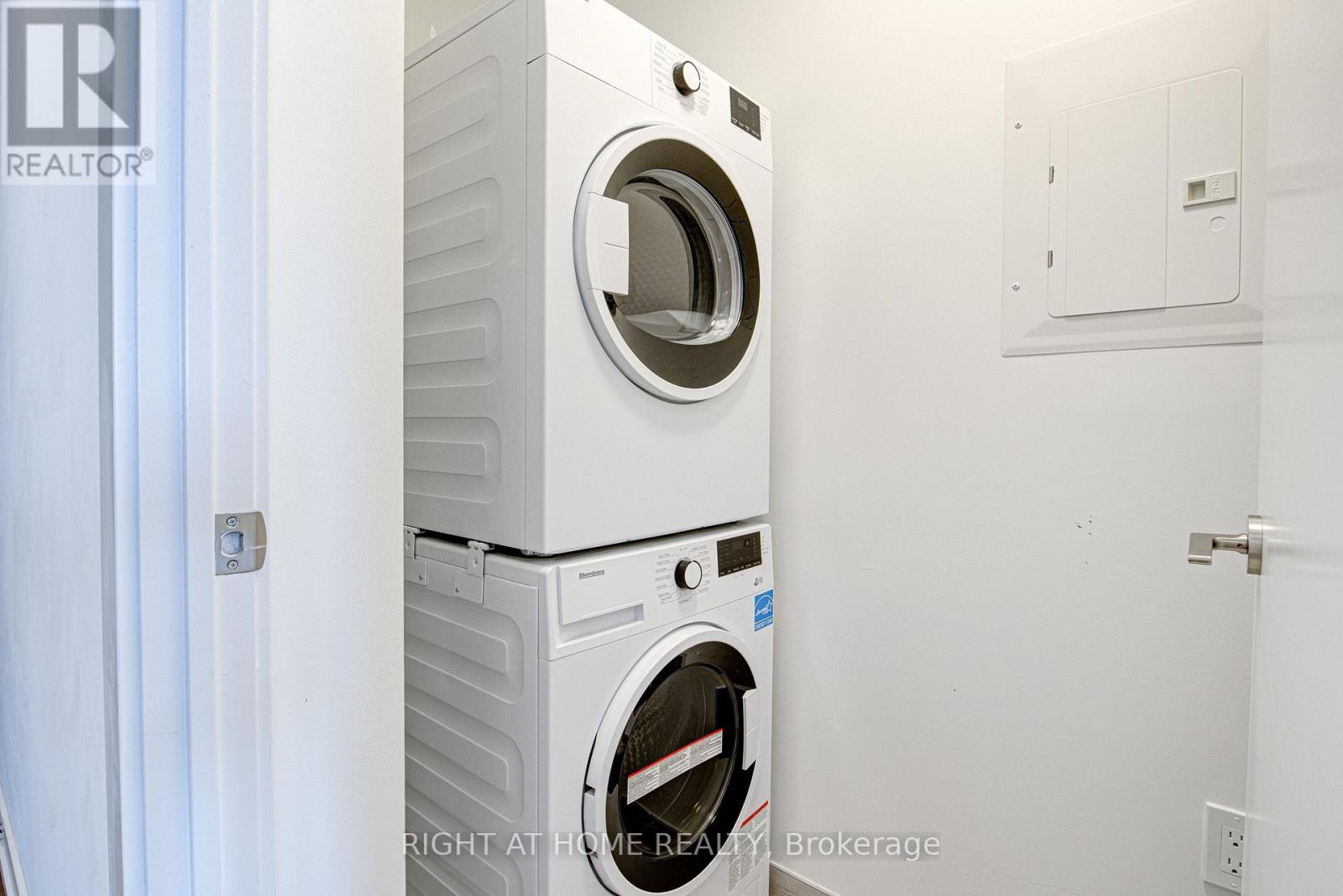 2905 - 15 WELLINGTON STREET S