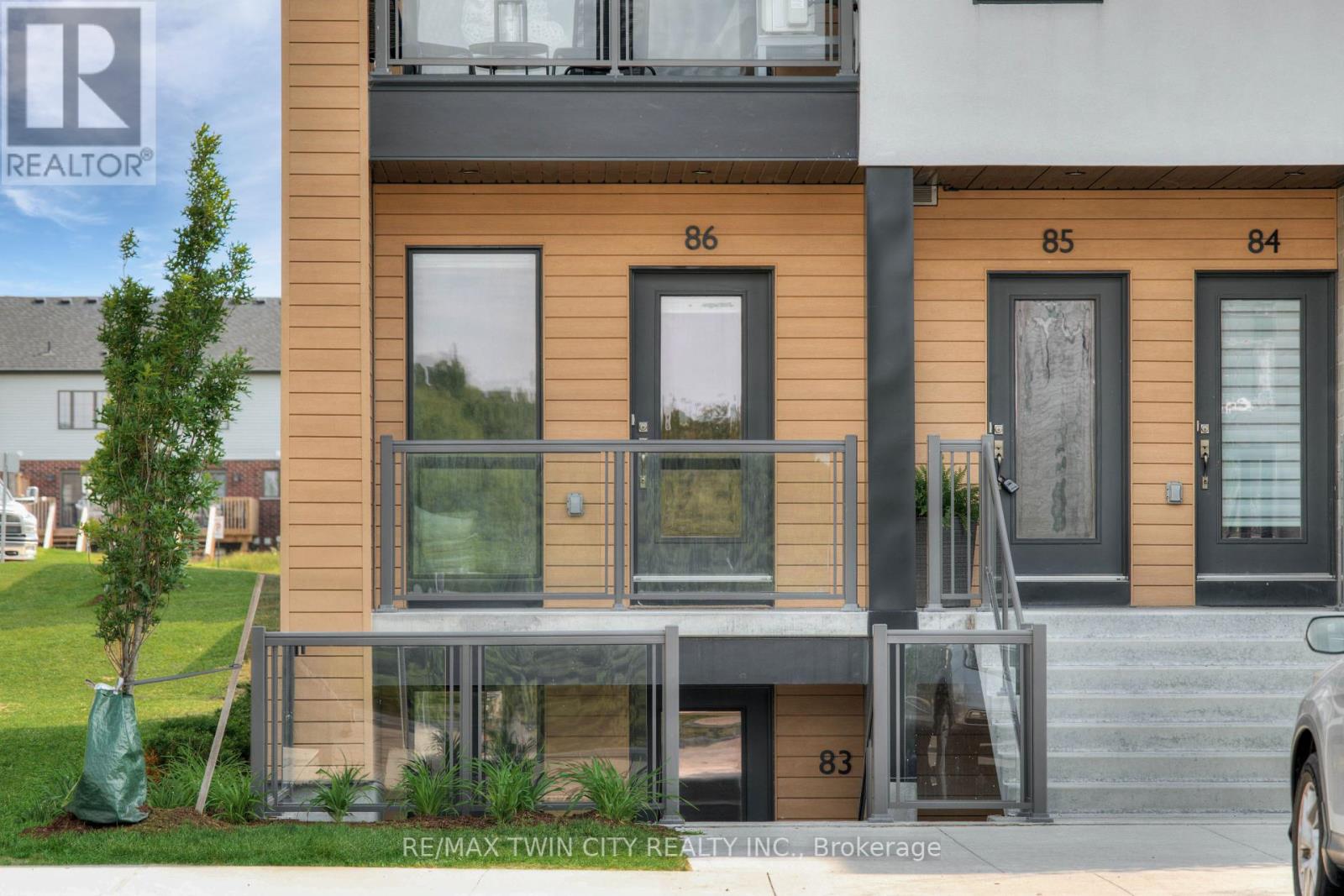 86 - 261 WOODBINE AVENUE