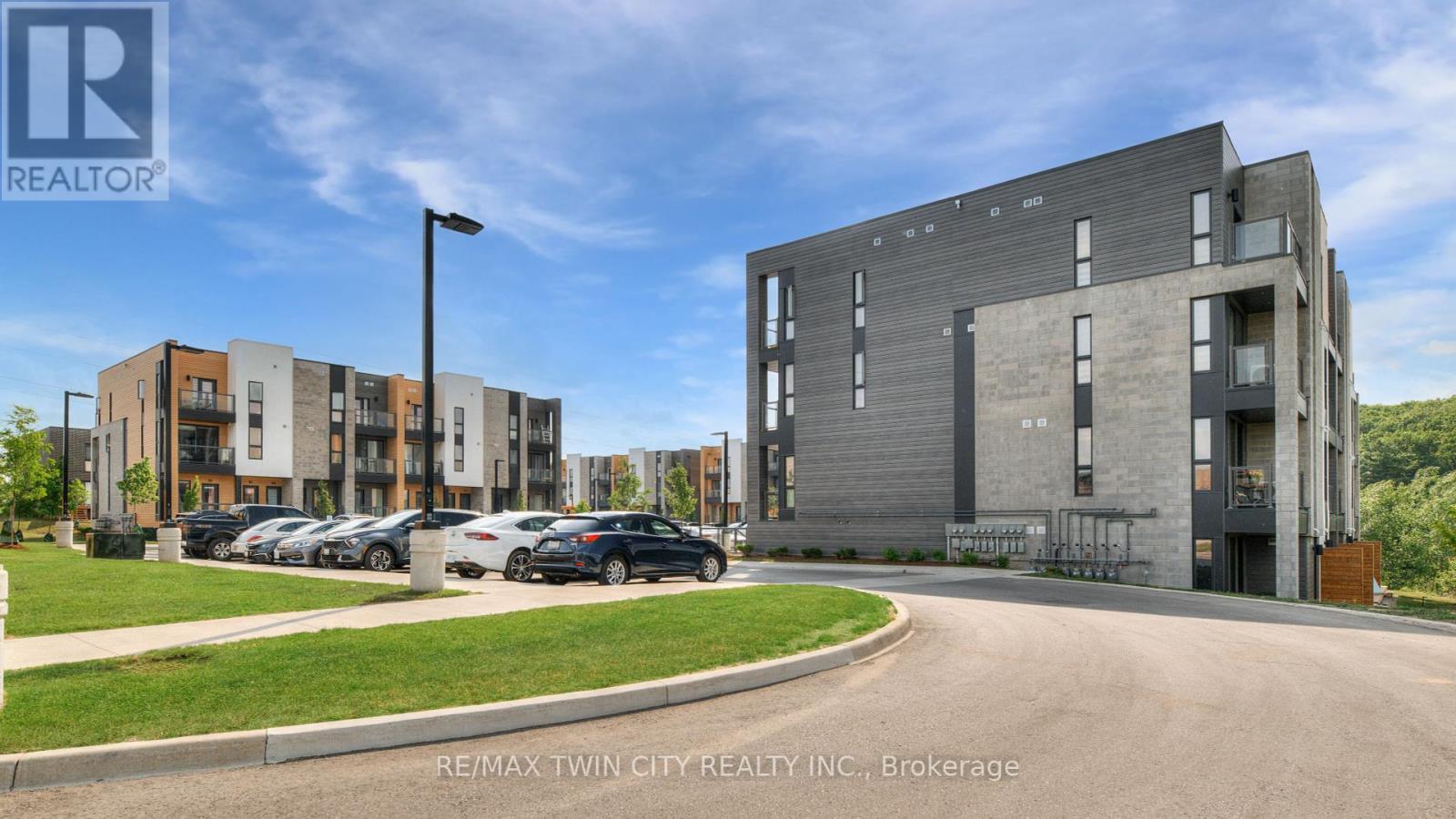 86 - 261 WOODBINE AVENUE