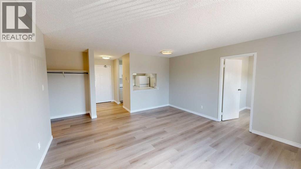 311, 401 Columbia Boulevard W