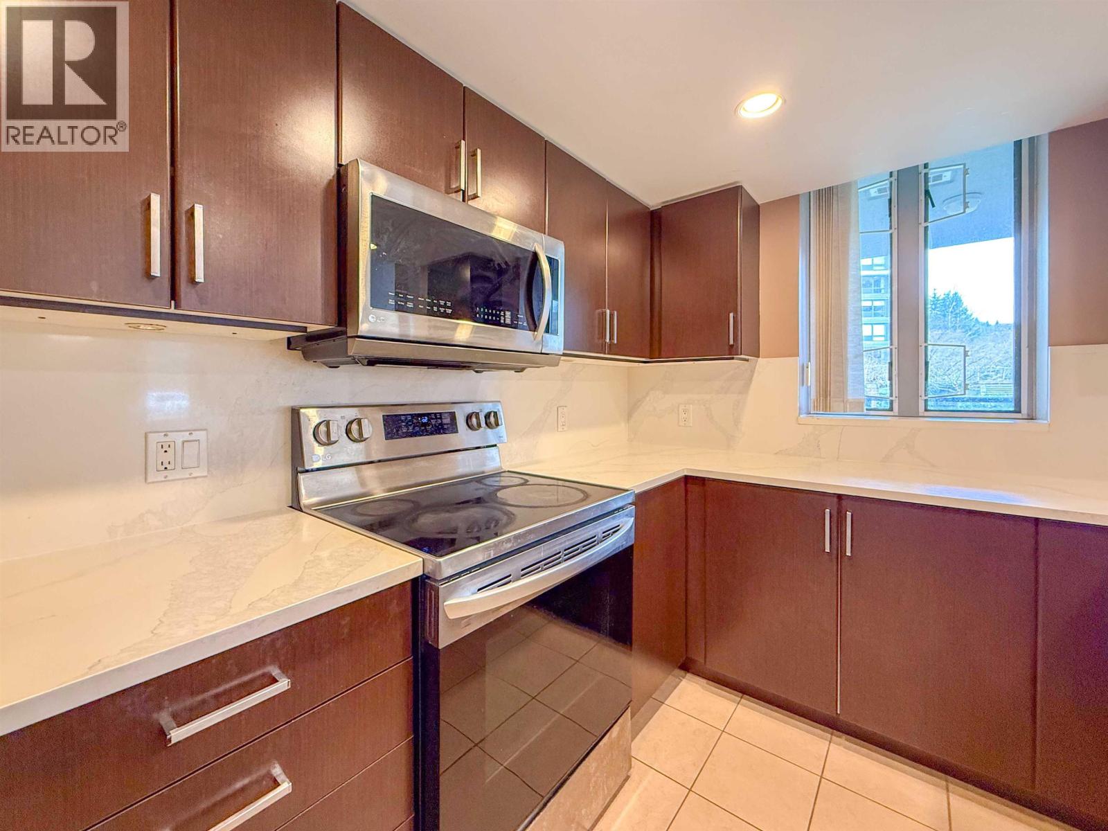 201 295 GUILDFORD WAY