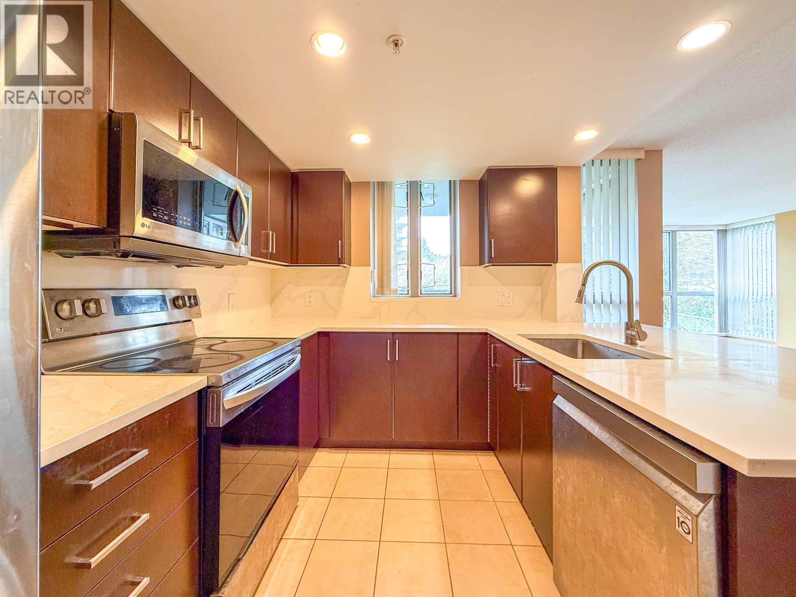 201 295 GUILDFORD WAY