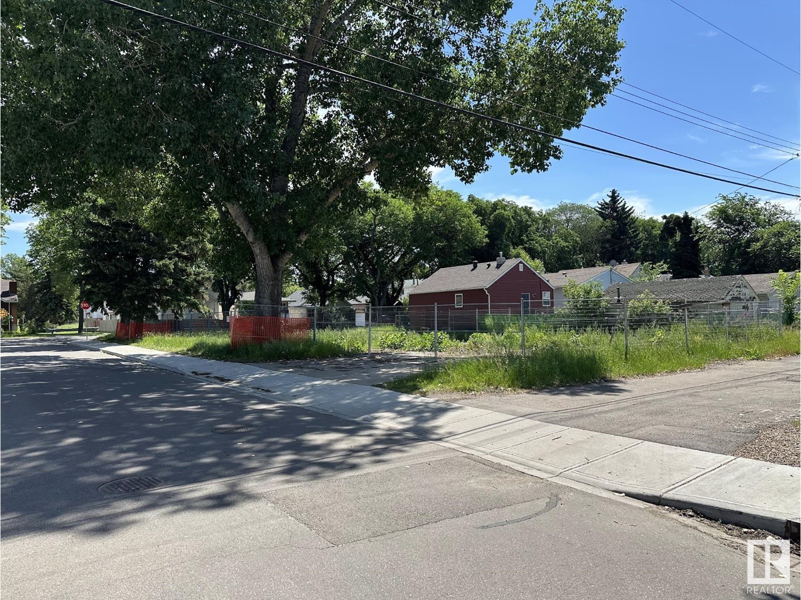 12072 95 ST NW NW
