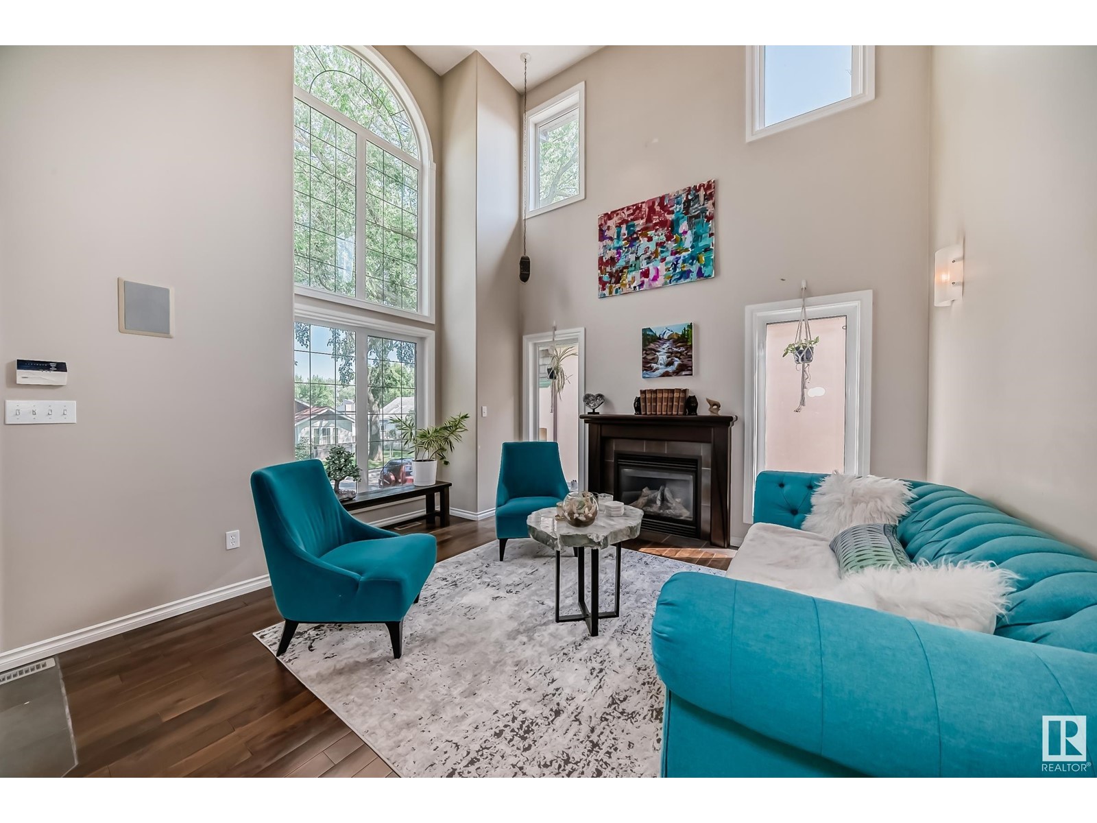 10048 93 ST NW