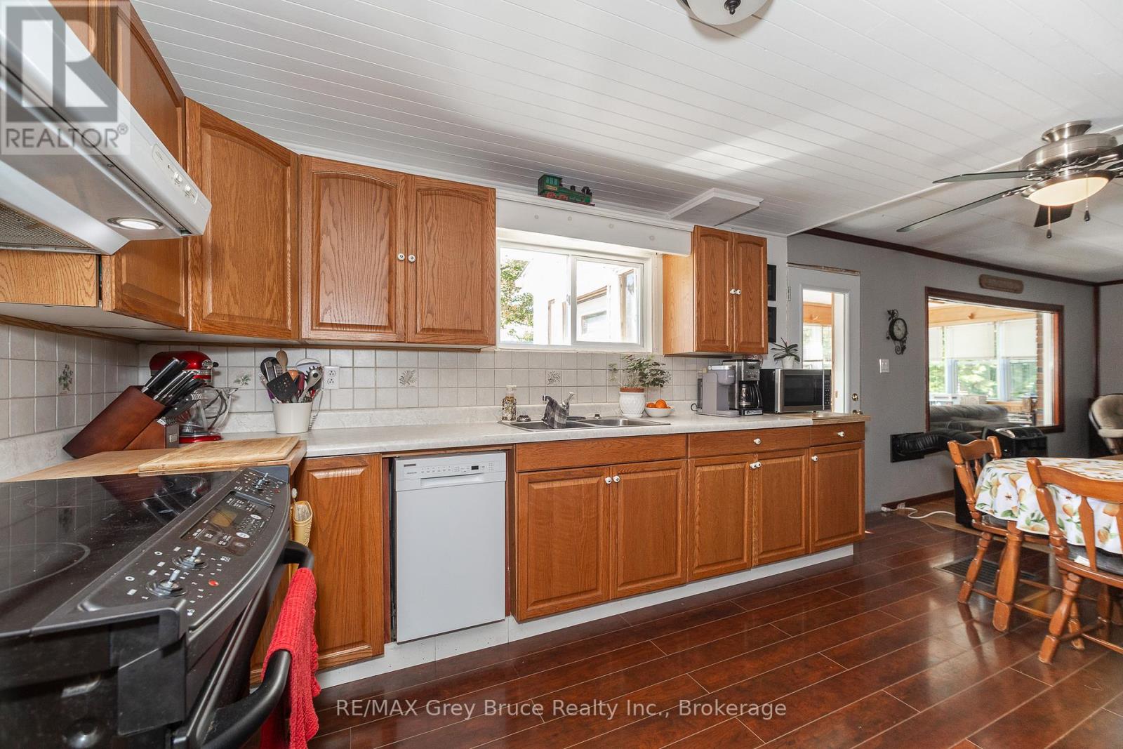 836 11TH STREET W