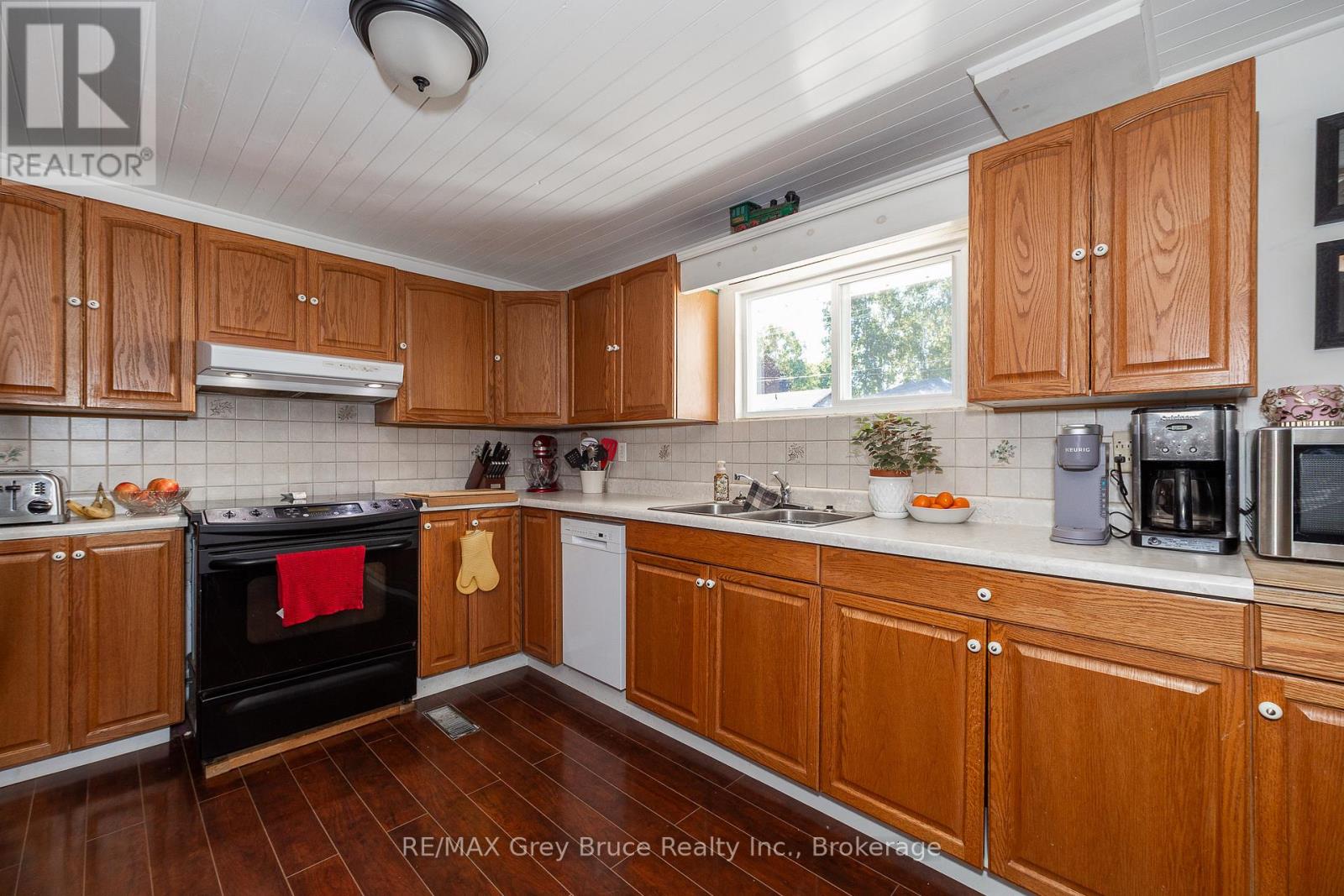 836 11TH STREET W