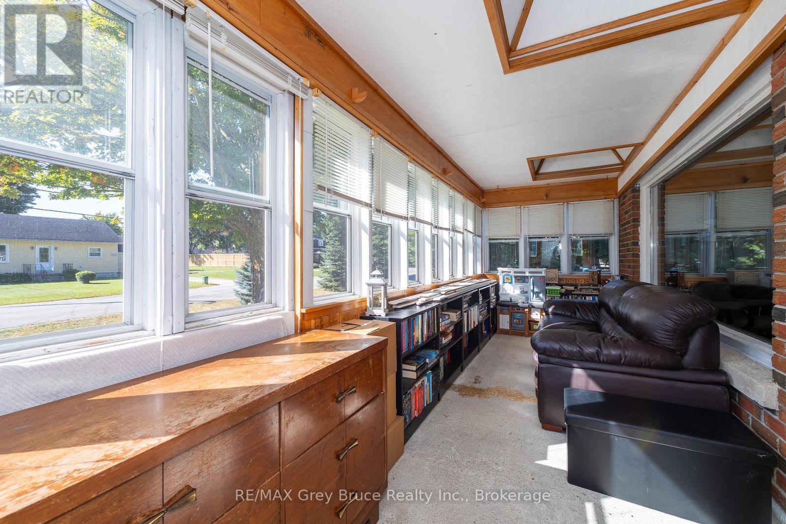 836 11TH STREET W