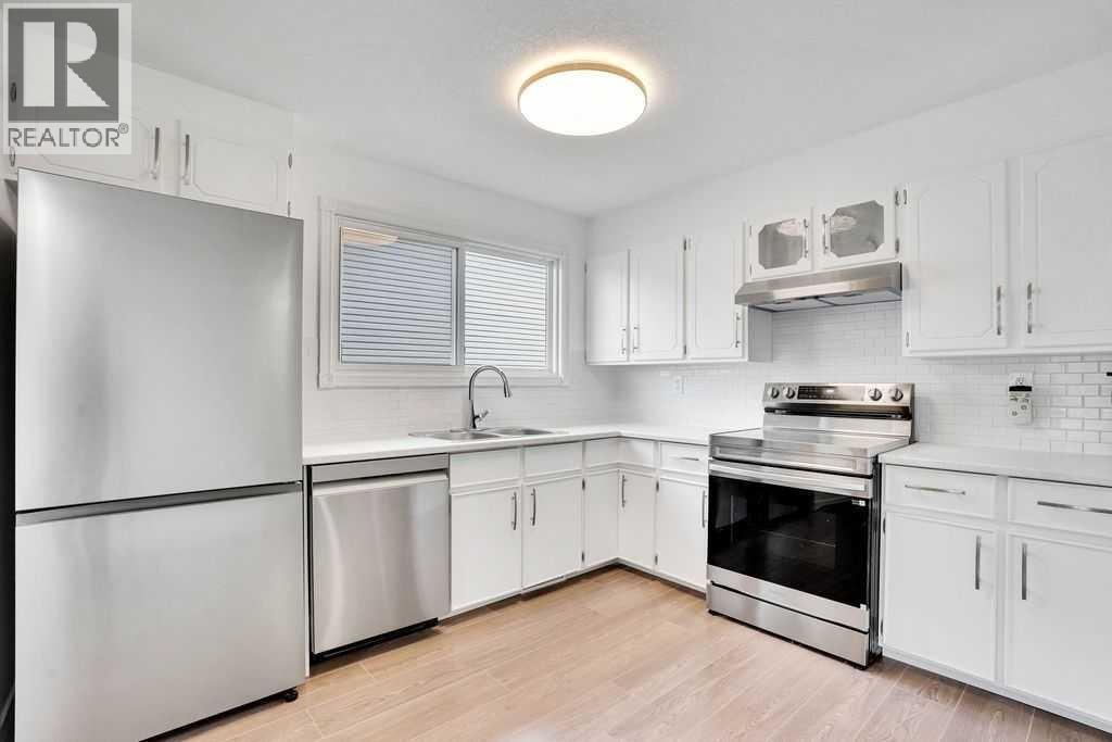 56 Castleglen Crescent NE