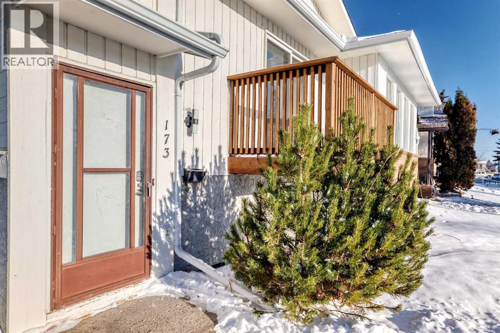 173 Castlebrook Way NE