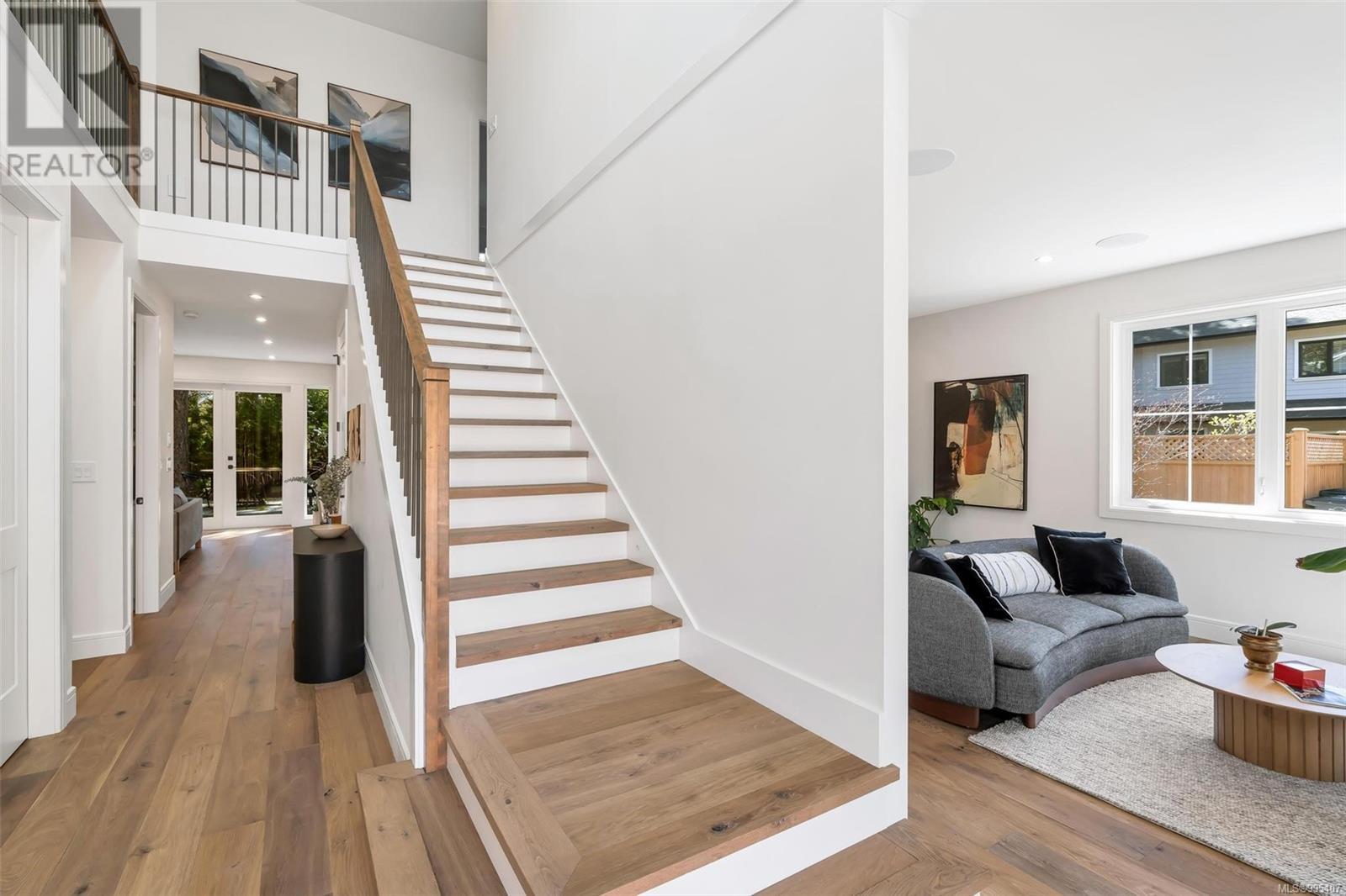 2582 Sherwood Lane