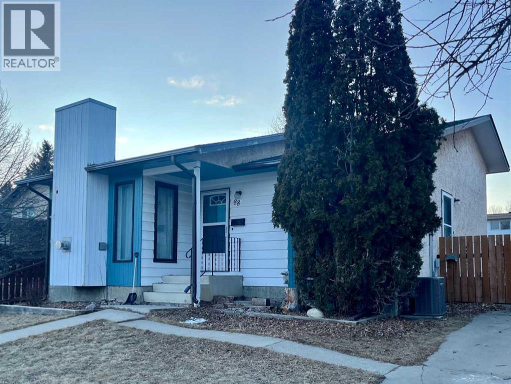 88 Cayuga Crescent W