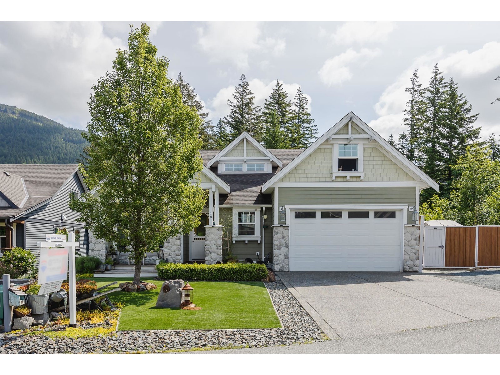 10 1911 WOODSIDE BOULEVARD|Mt Woodside