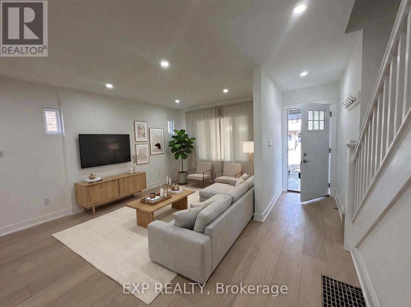 Photo 1 of 25 — 926 GREENWOOD AVENUE, Toronto (Danforth), ON M4J4C1