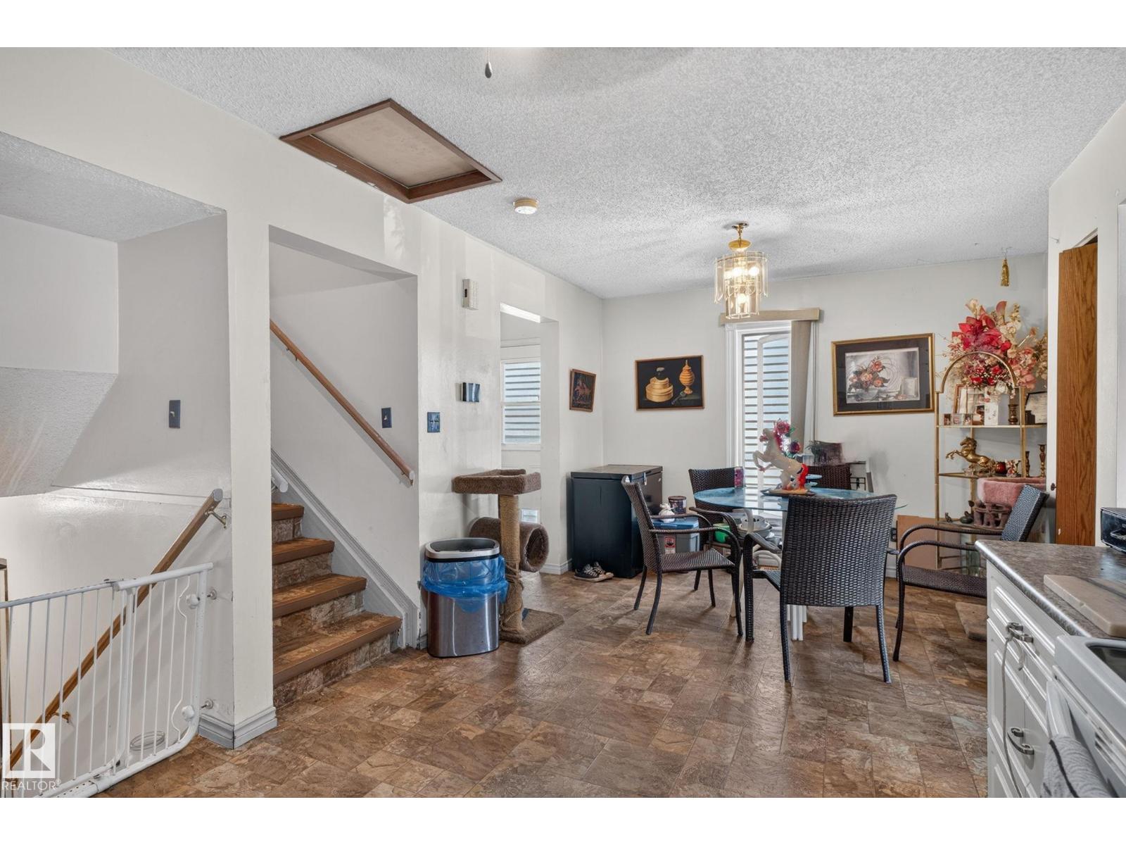 8316 157 AV NW