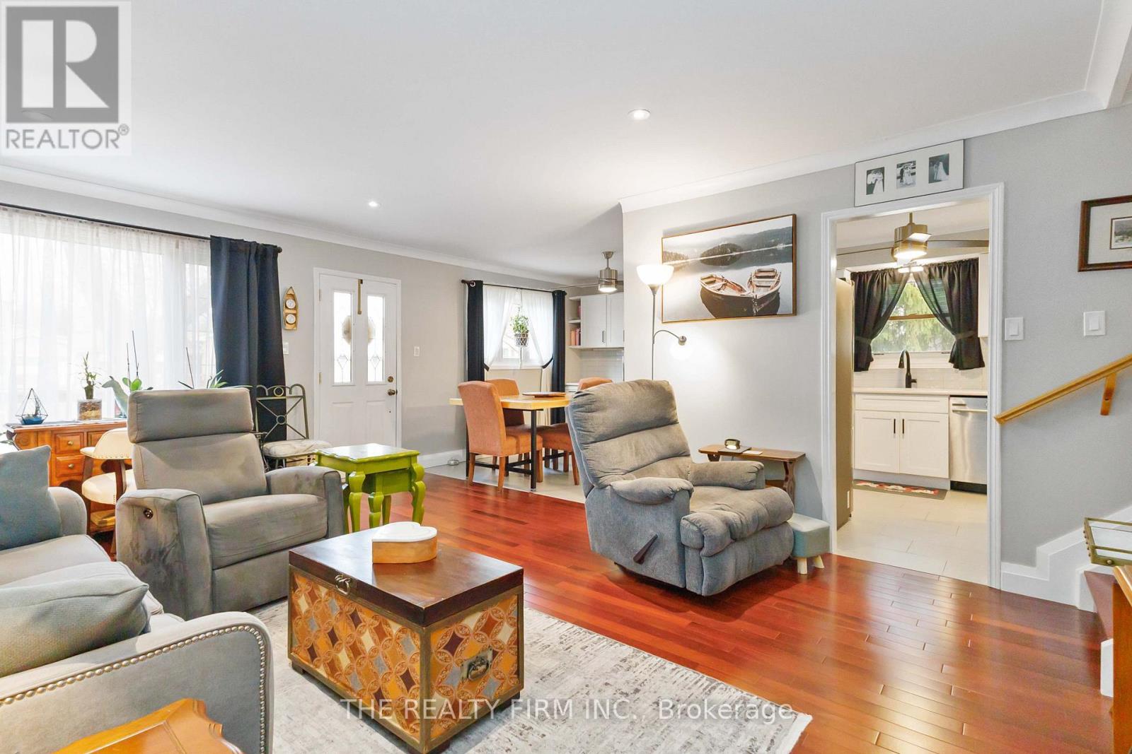 72 METCALFE CRESCENT