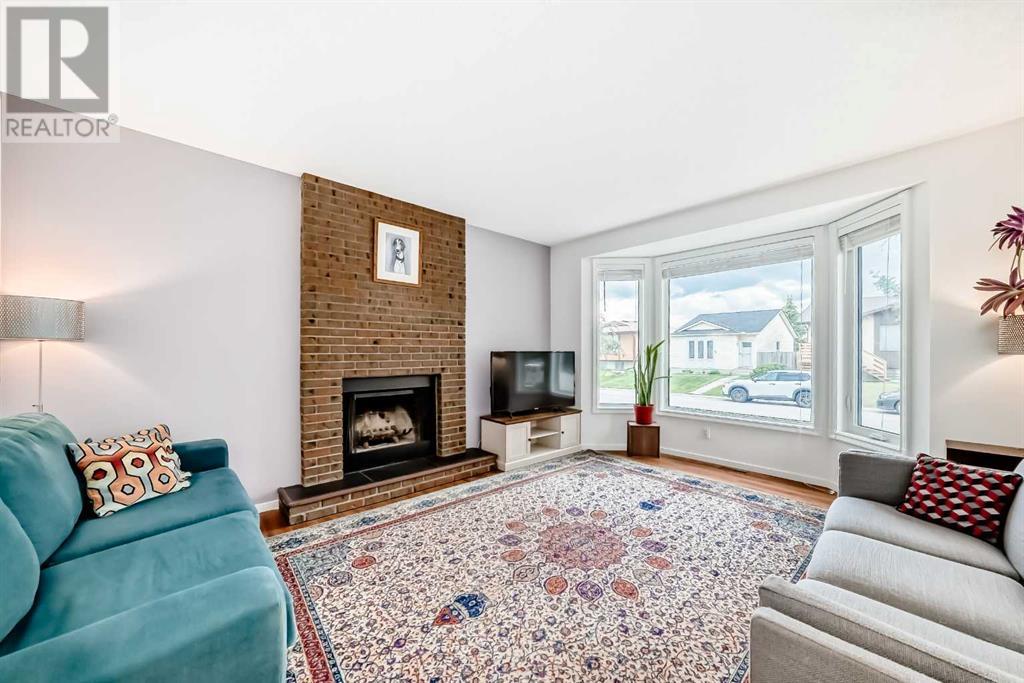 26 Shawglen Way SW