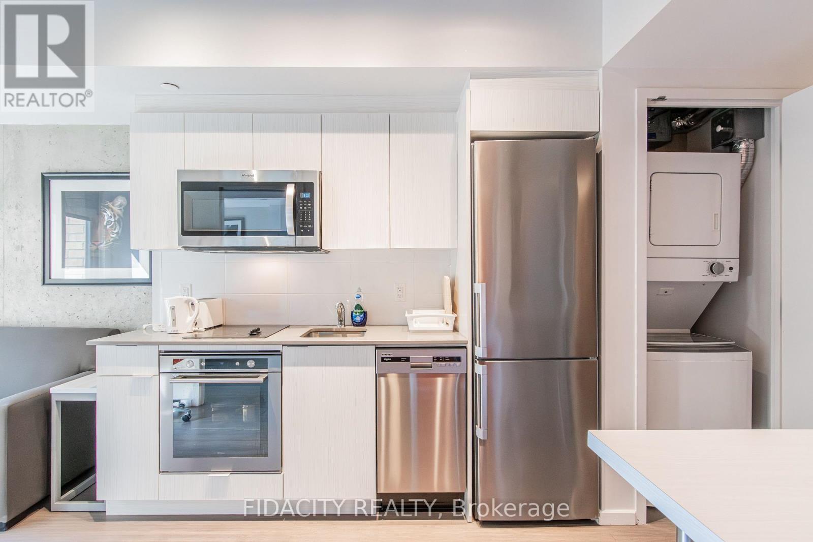 2912 - 105 CHAMPAGNE AVENUE S