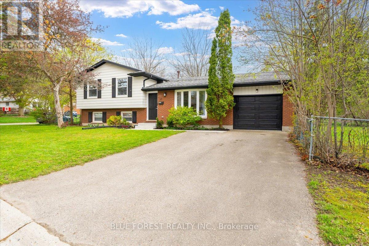 35 ROLLSCOURT GARDENS
