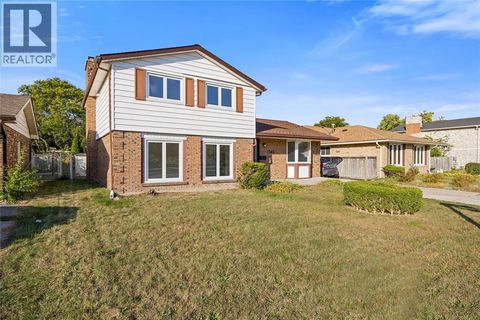 1345 Wiltshire DRIVE Sarnia ON N7S4P3