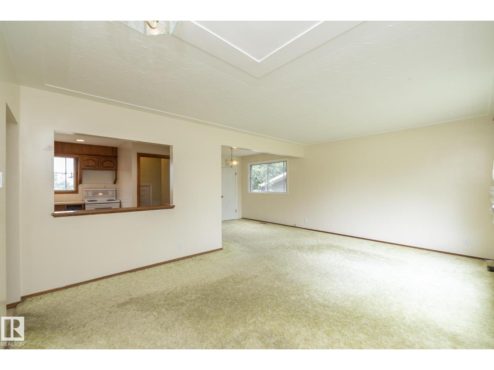 5608 122 AV NW