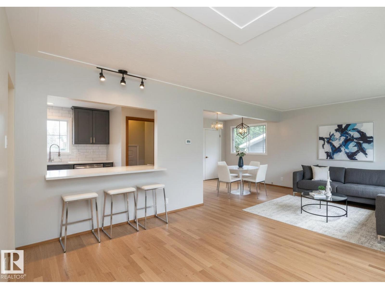 5608 122 AV NW