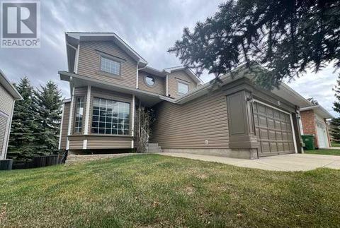 83 Edgebrook Circle NW Calgary AB T3A5A4