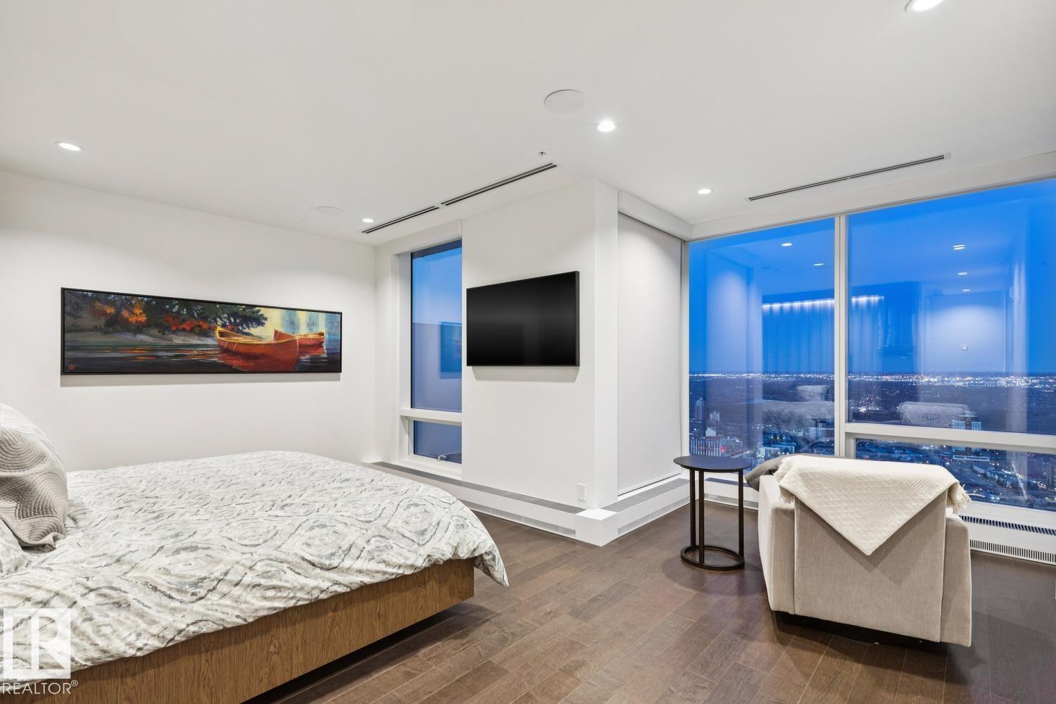 #4602 10360 102 ST NW