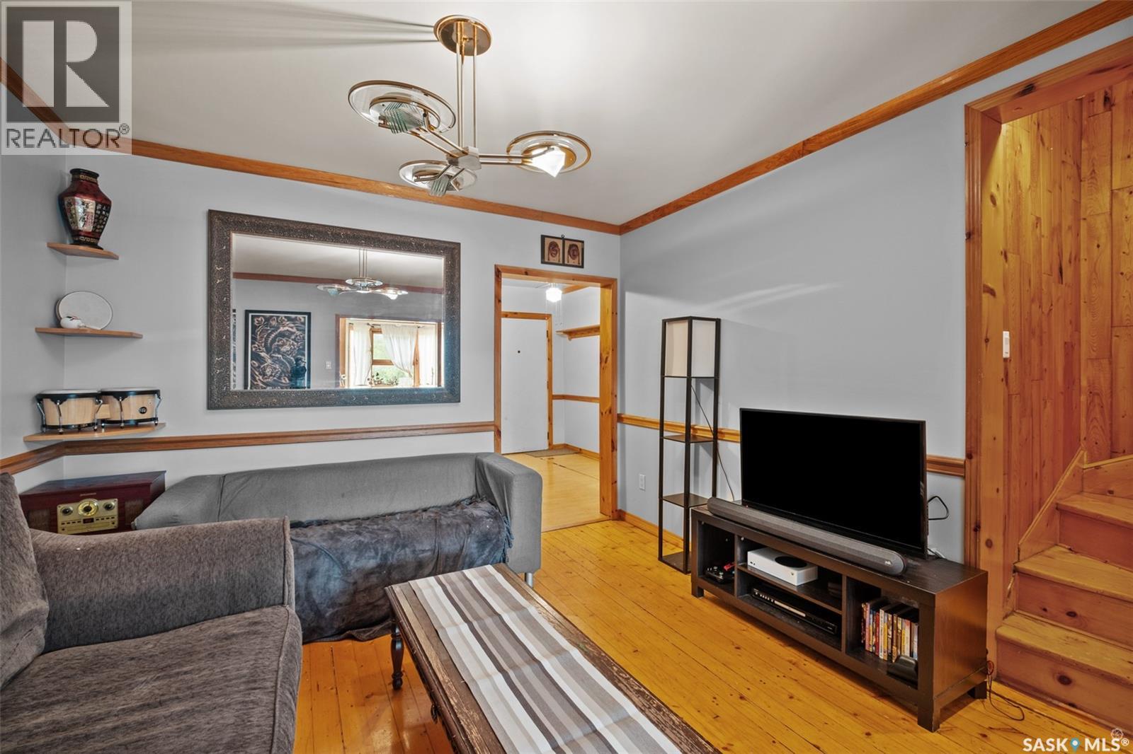546 7th STREET E