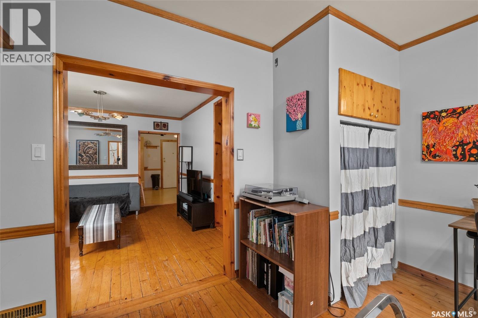 546 7th STREET E