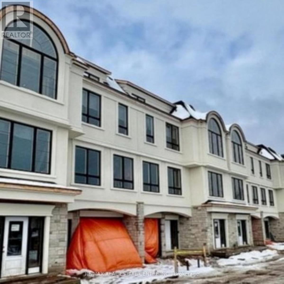 TH 3 - 15 LAKE STREET