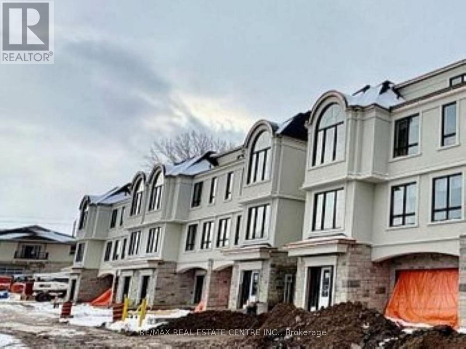 TH 3 - 15 LAKE STREET