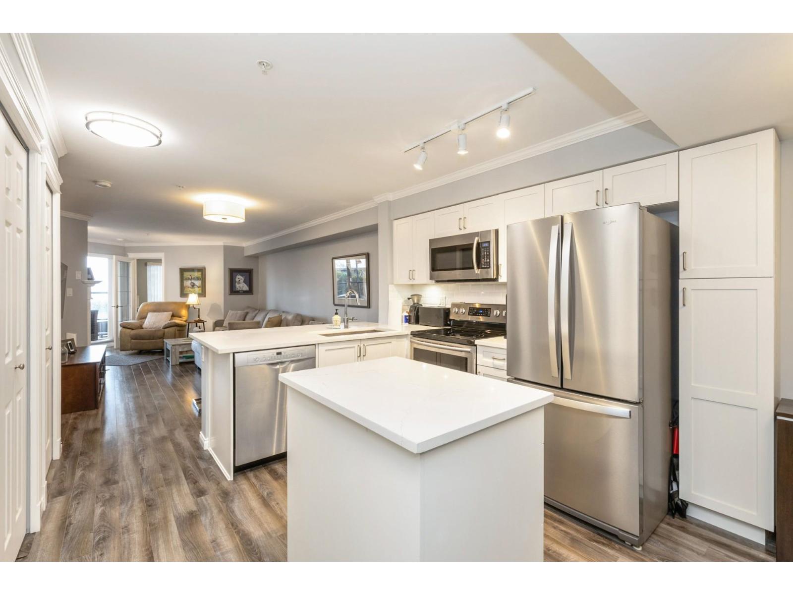 211 15210 PACIFIC AVENUE