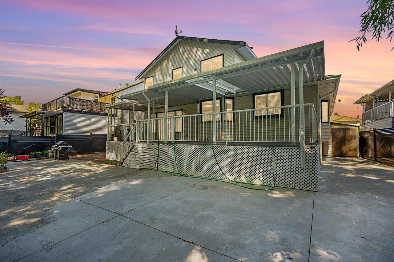 2989 CREEKSIDE DRIVE