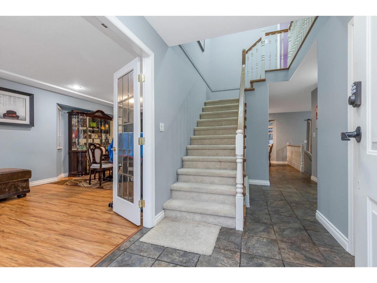 2989 CREEKSIDE DRIVE